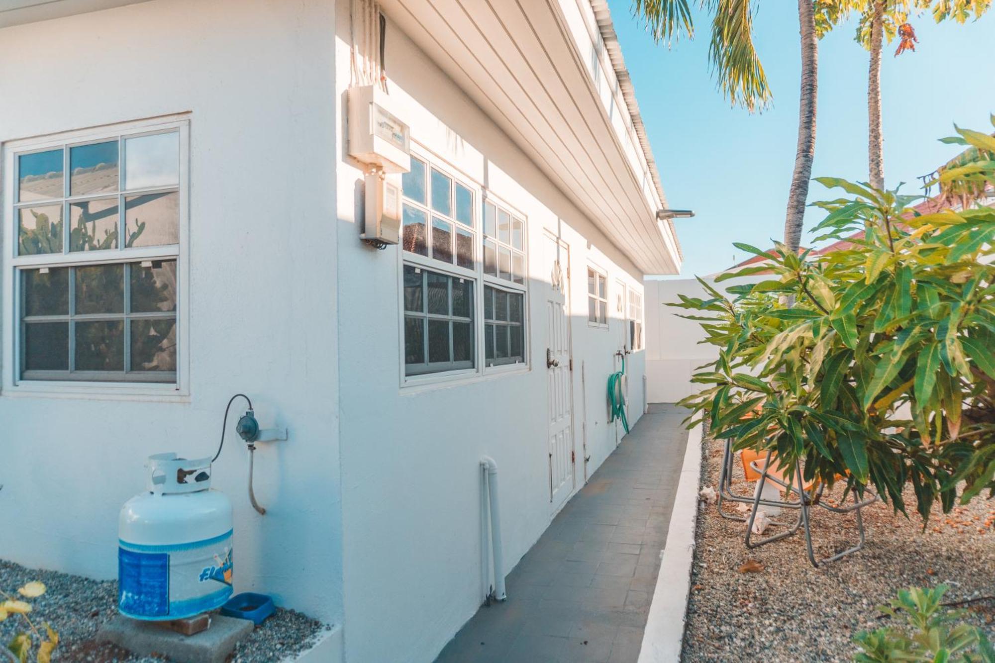 Klip Lagoon Apartsments Oranjestad Bagian luar foto